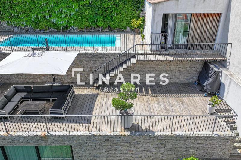 Villa - 300 m² - 6 pièces