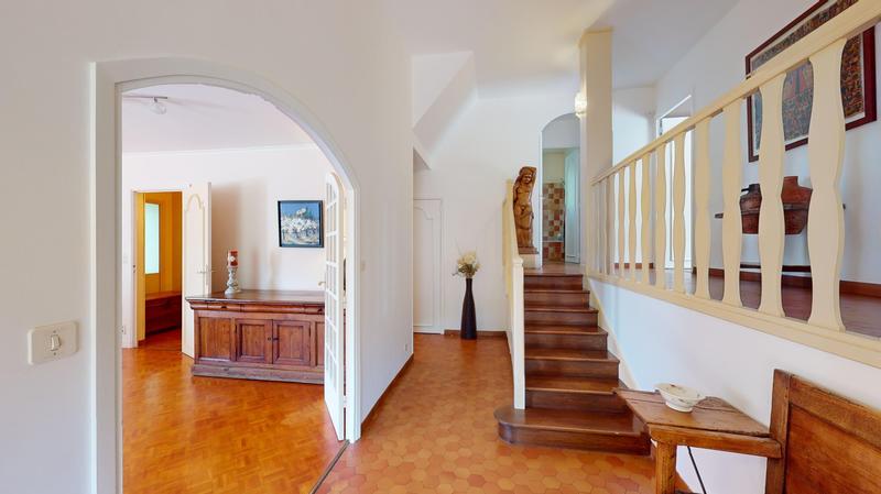 Maison - 247 m² - 9 pièces