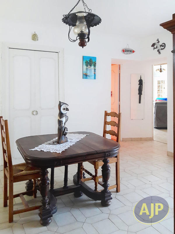 Maison - 220 m² - 9 pièces