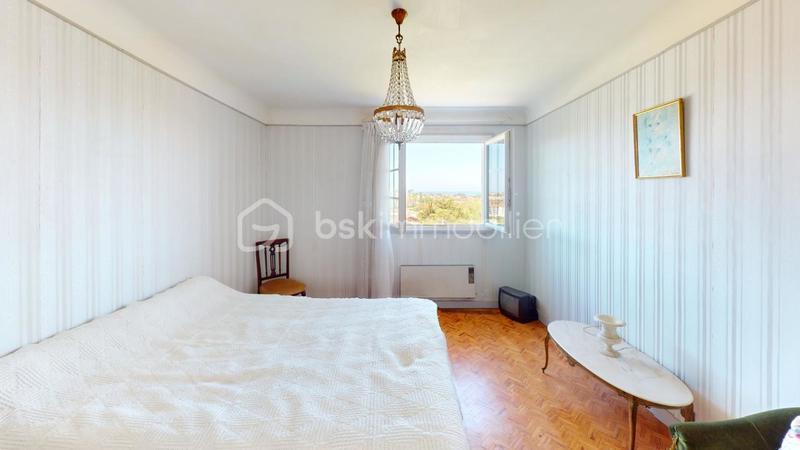 Propriété - 221 m² - 9 pièces