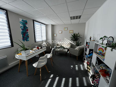 Bureau - 114 m² - 1 pièce