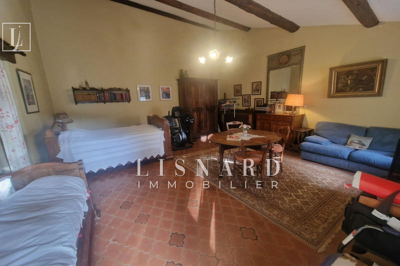 Maison - 220 m² - 5 pièces