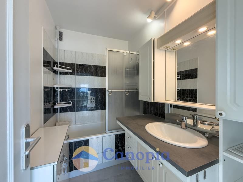 Appartement - 90 m² - 5 pièces