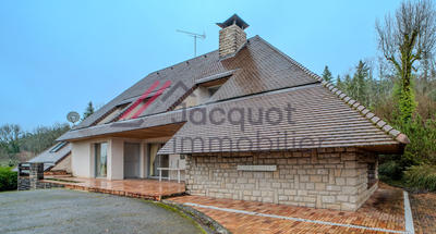 Maison - 385 m² - 12 pièces