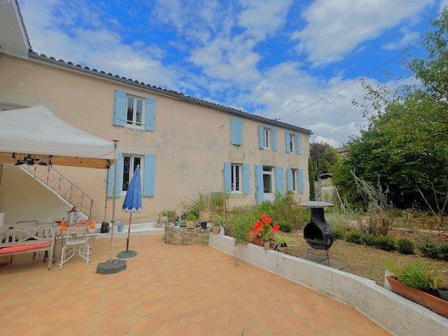 Maison - 278 m² - 10 pièces