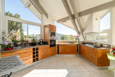 Maison - 270 m² - 12 pièces