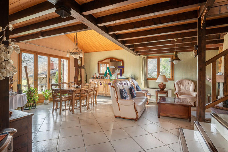 Maison - 187 m² - 8 pièces