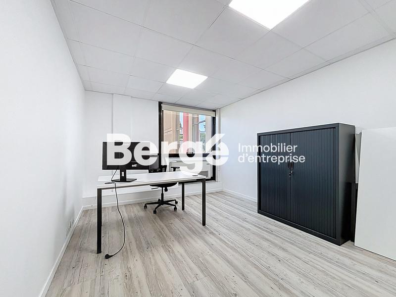 Bureau - 300 m² - 8 pièces