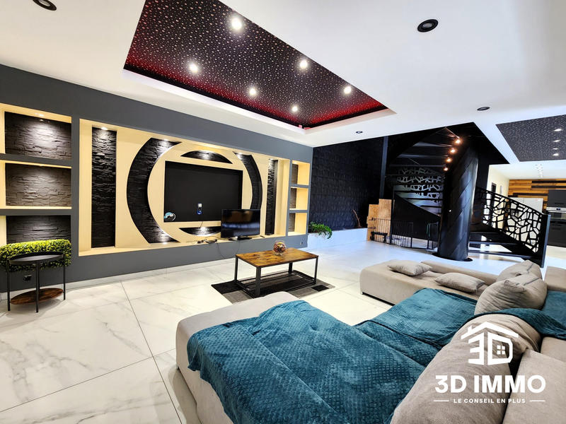 Maison - 325 m² - 8 pièces