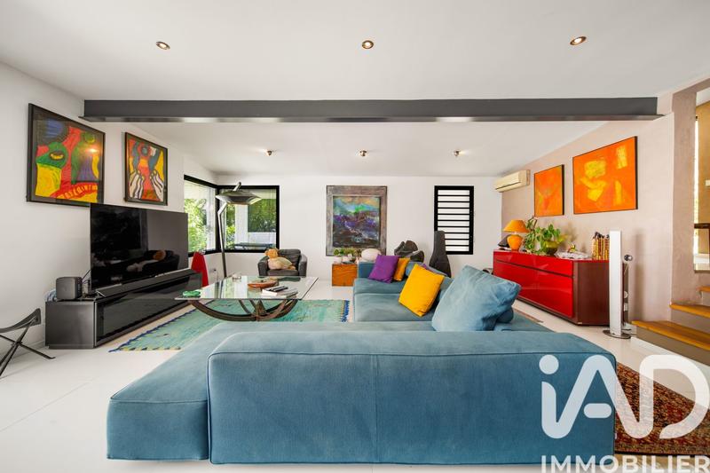 Maison - 235 m² - 7 pièces