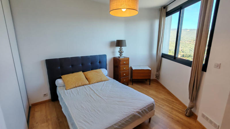 Appartement - 99 m² - 4 pièces