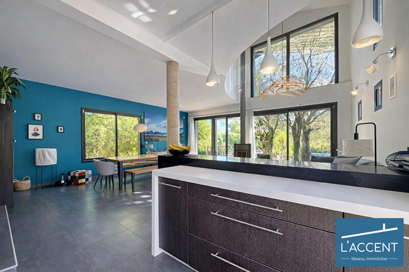 Maison - 185 m² - 7 pièces