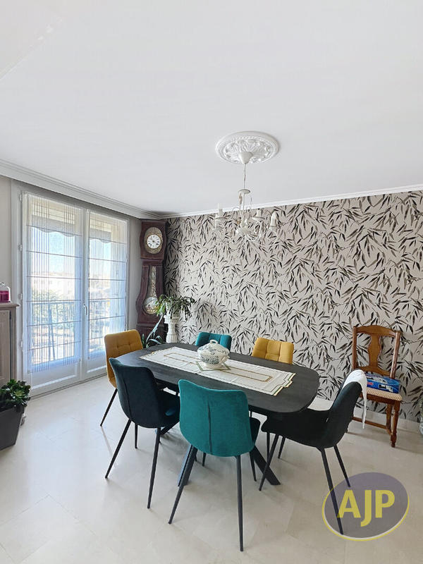 Appartement - 103 m² - 5 pièces