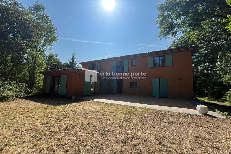 Maison - 211 m² - 5 pièces