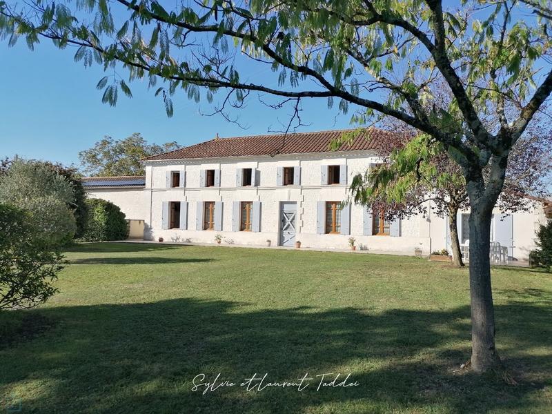 Propriété - 213 m² - 8 pièces