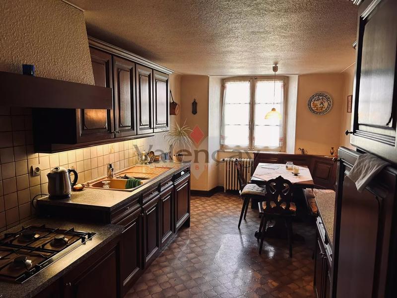 Maison - 270 m² - 8 pièces