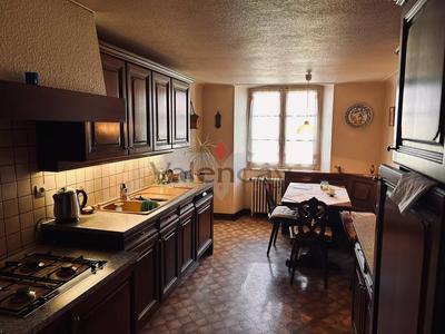 Maison - 270 m² - 8 pièces