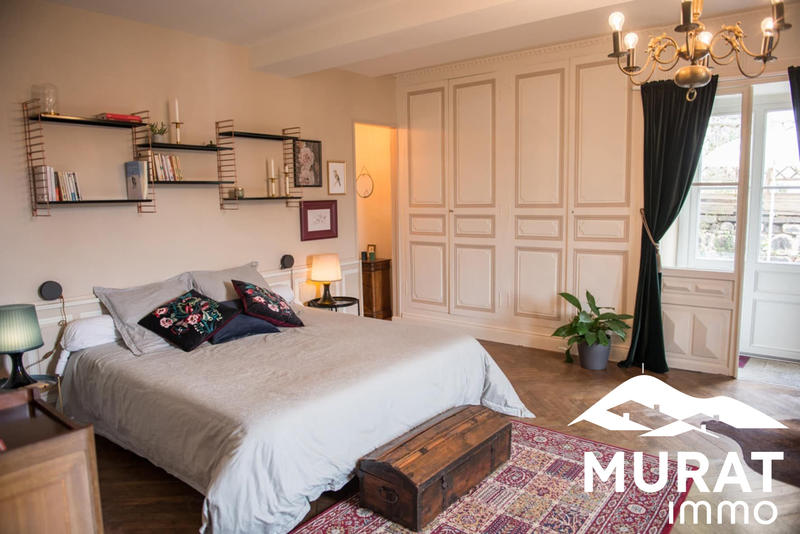 Maison - 320 m² - 13 pièces