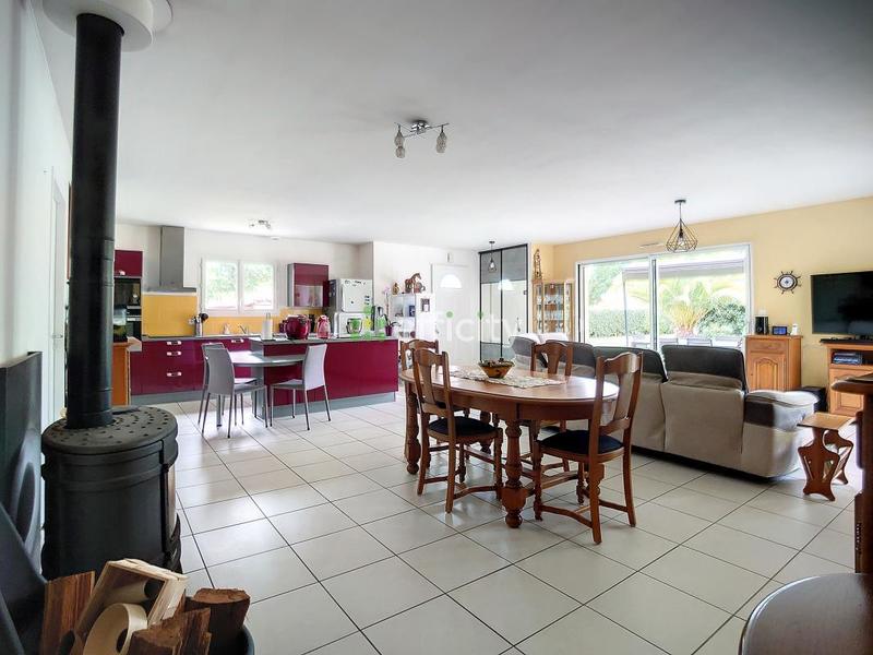 Maison - 332 m² - 24 pièces