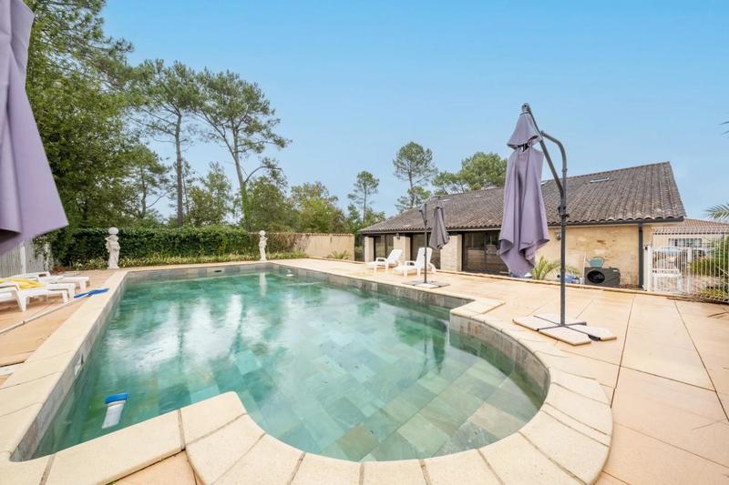 Maison - 1 000 m² - 7 pièces