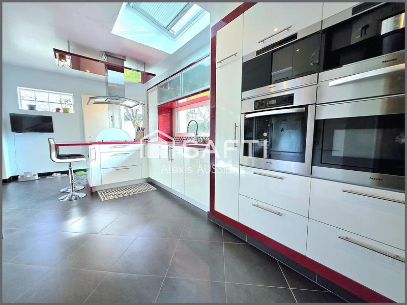 Maison - 214 m² - 6 pièces