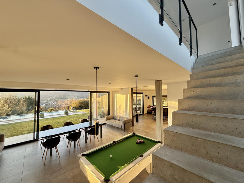 Villa - 300 m² - 9 pièces