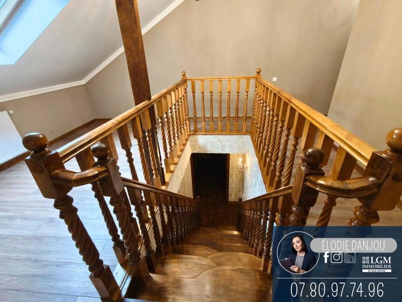 Maison - 215 m² - 7 pièces