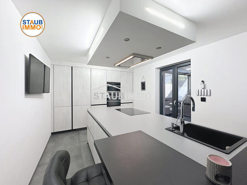 Maison - 200 m² - 8 pièces