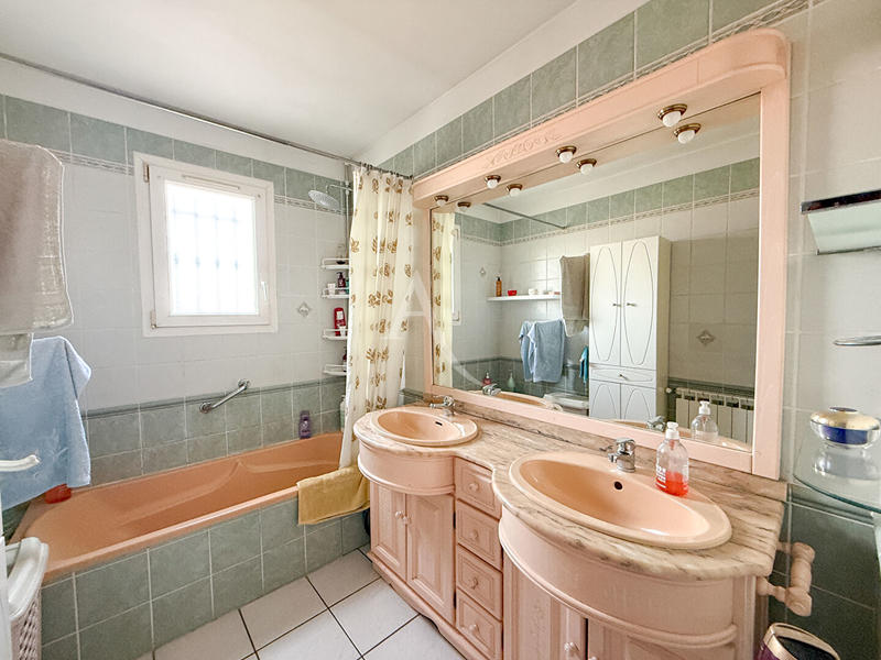 Maison - 104 m² - 4 pièces