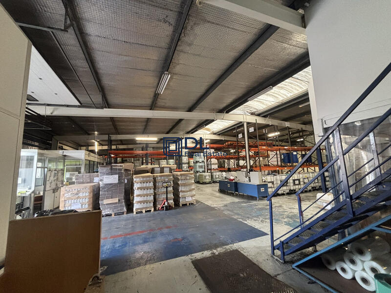 Entrepôt - 2 500 m²