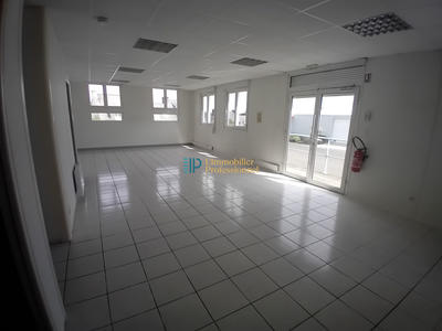 Local d'activités - 450 m²