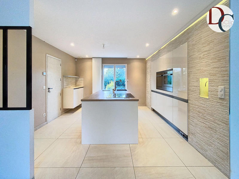 Maison - 203 m² - 8 pièces