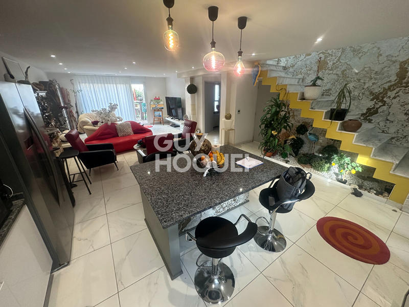 Maison - 97 m² - 3 pièces