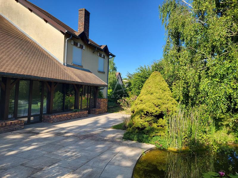 Maison - 218 m² - 8 pièces