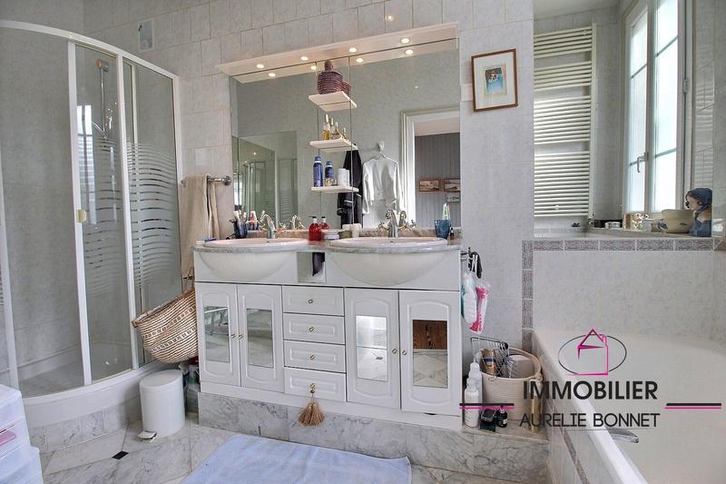 Maison - 163 m² - 8 pièces