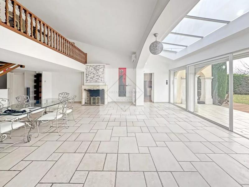 Villa - 250 m² - 7 pièces