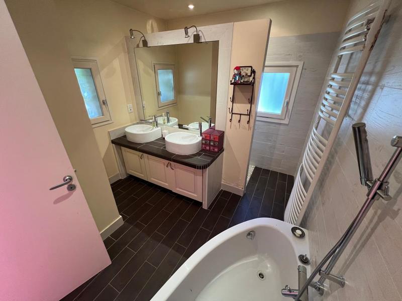 Maison - 275 m² - 6 pièces