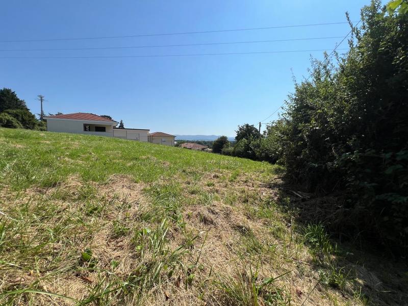 Terrain constructible - 1 068 m²