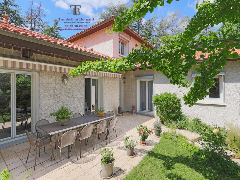 Demeure - 185 m² - 7 pièces