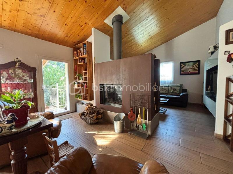 Maison traditionnelle - 200 m² - 7 pièces