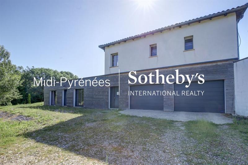 Maison - 228 m² - 8 pièces