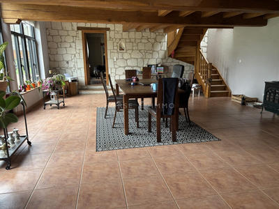 Maison - 236 m² - 8 pièces