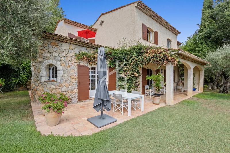 Villa - 205 m² - 5 pièces