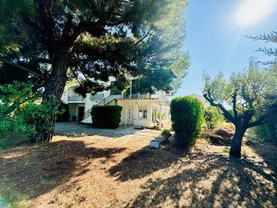 Propriété - 220 m² - 7 pièces