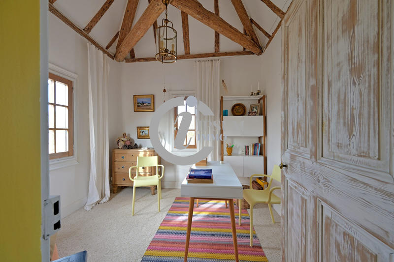 Maison - 303 m² - 6 pièces