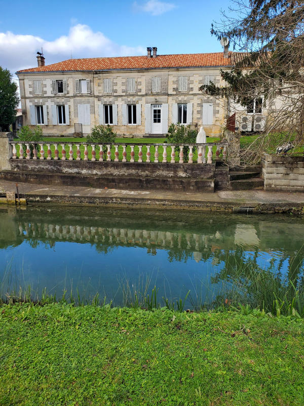 Maison - 247 m² - 10 pièces