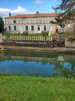 Maison - 247 m² - 10 pièces