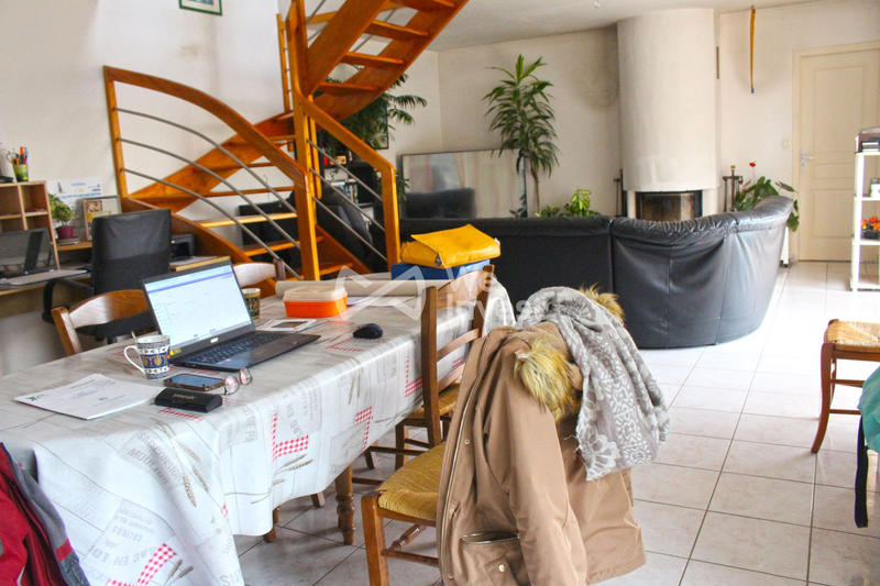 Maison - 181 m² - 5 pièces