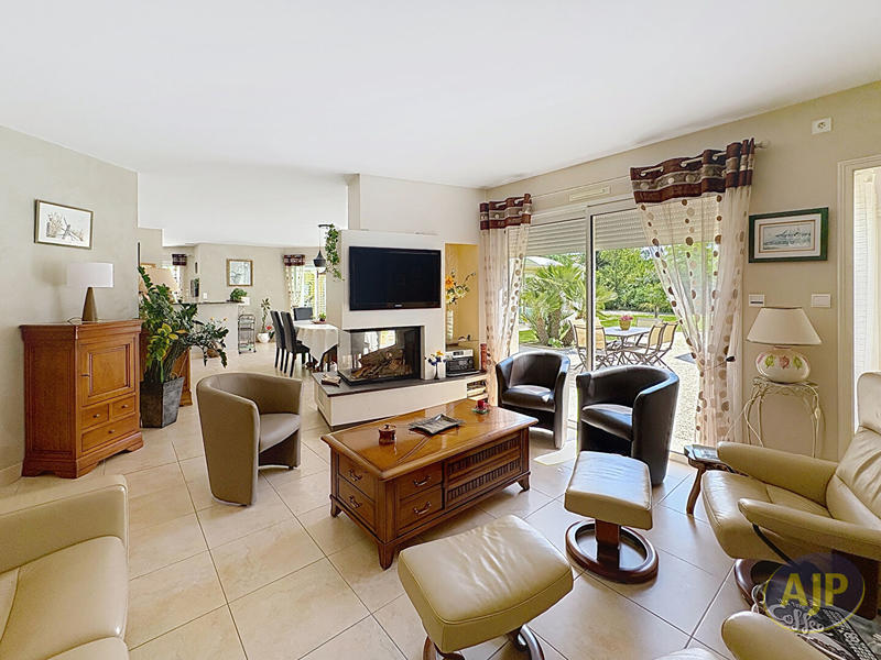 Maison - 205 m² - 8 pièces