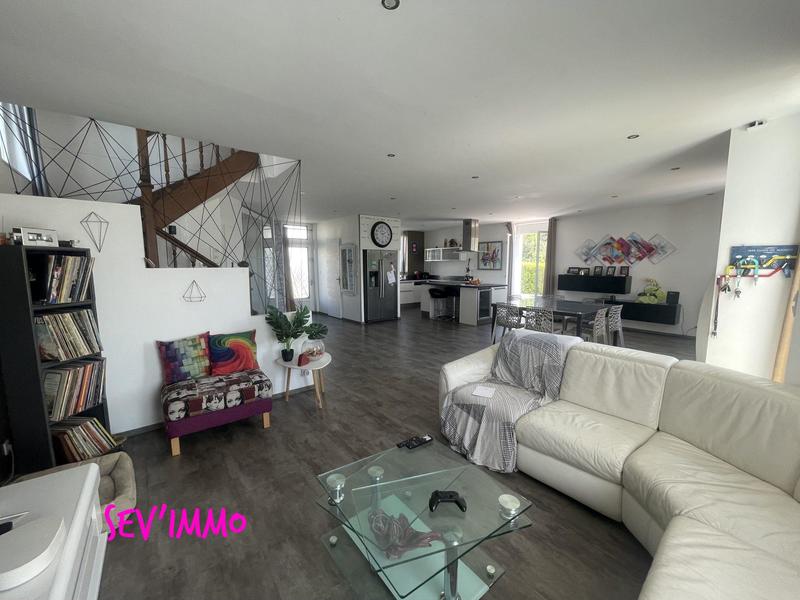 Maison - 183 m² - 7 pièces